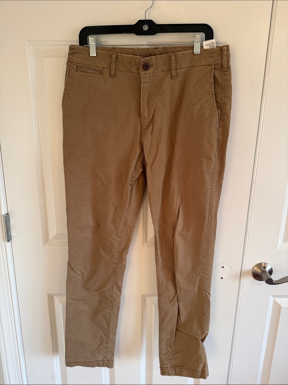 American Eagle Men's Tan Chino Pants - Classic Cotton Blend 31/32